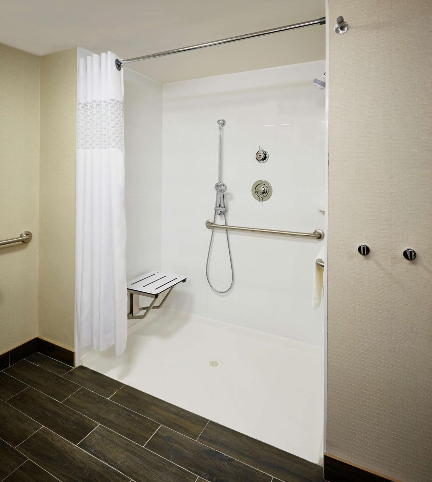 Hampton Inn By Hilton Timmins Exterior photo