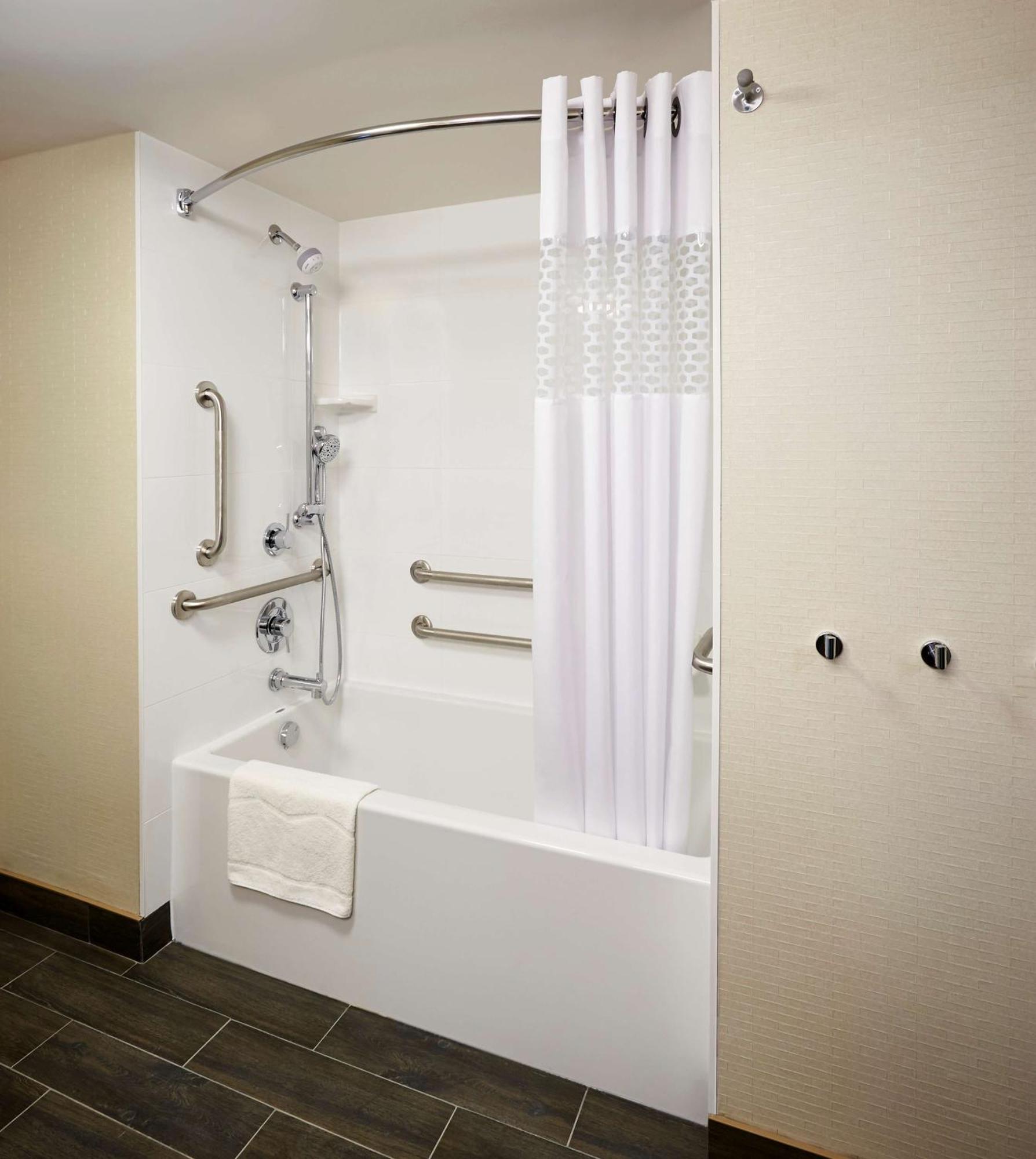 Hampton Inn By Hilton Timmins Exterior photo