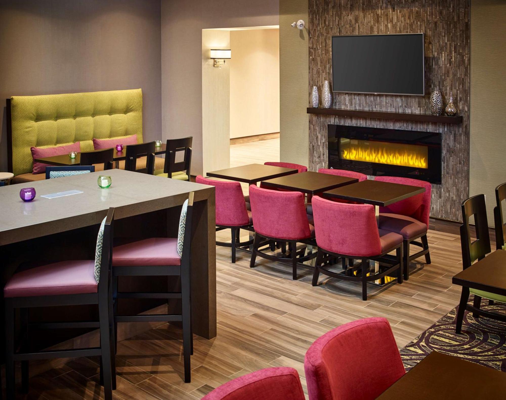 Hampton Inn By Hilton Timmins Exterior photo